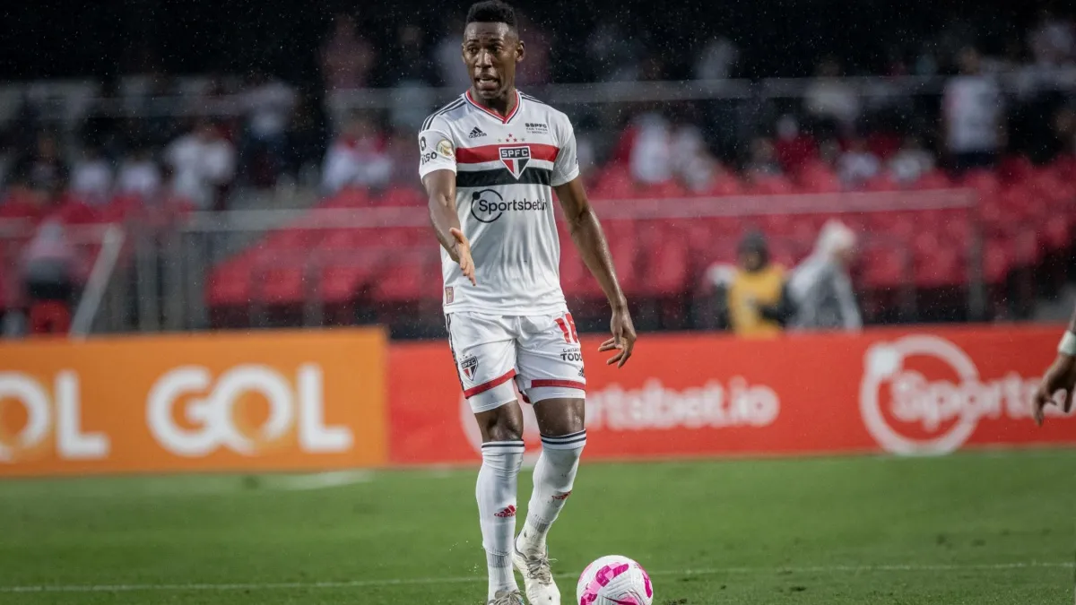 Vasco anuncia a compra do zagueiro Léo Pelé, ex-São Paulo