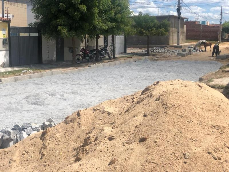 Moradoras do bairro Jatobá comemoram pavimentação das ruas beneficiadas
