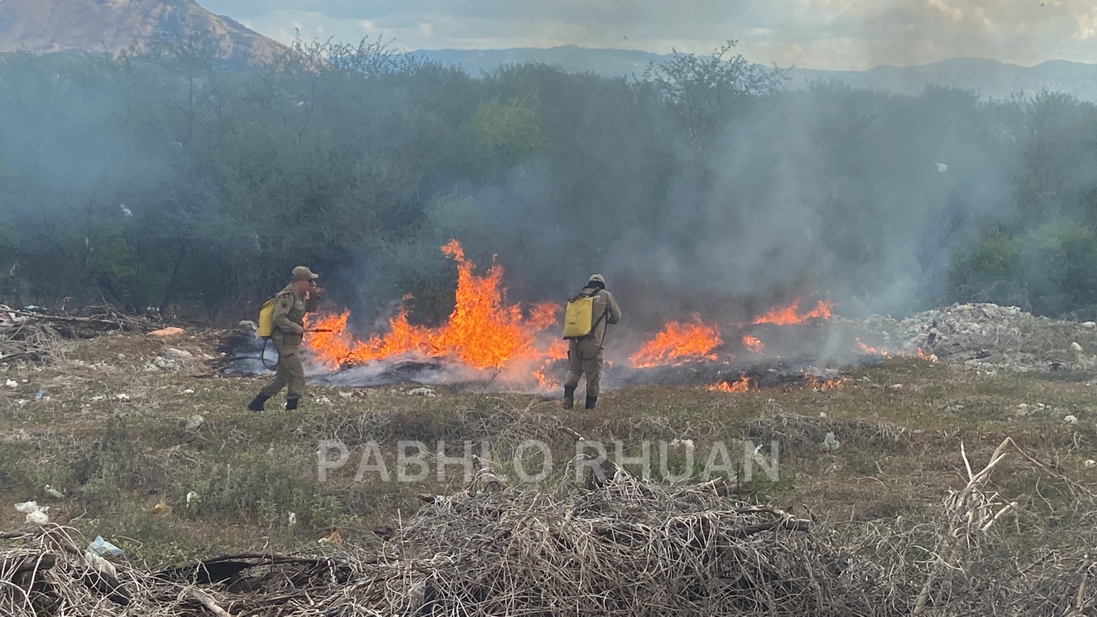 Incêndio é registrado na tarde desta quinta (22) em vegetação próxima ao lixão de Patos; Veja Vídeo