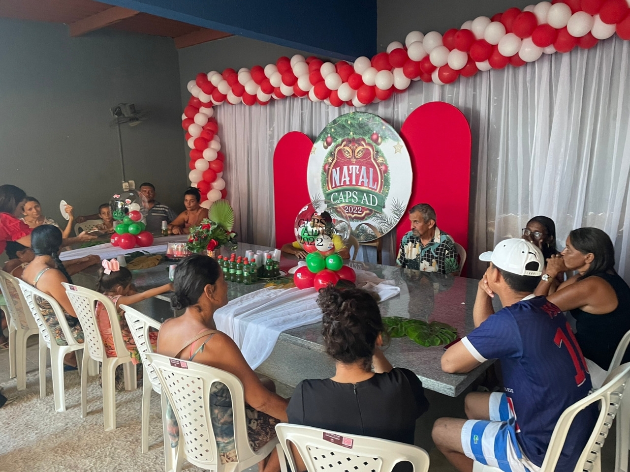 Equipe do CAPS AD de Patos reúne usuários e familiares para comemoração natalina
