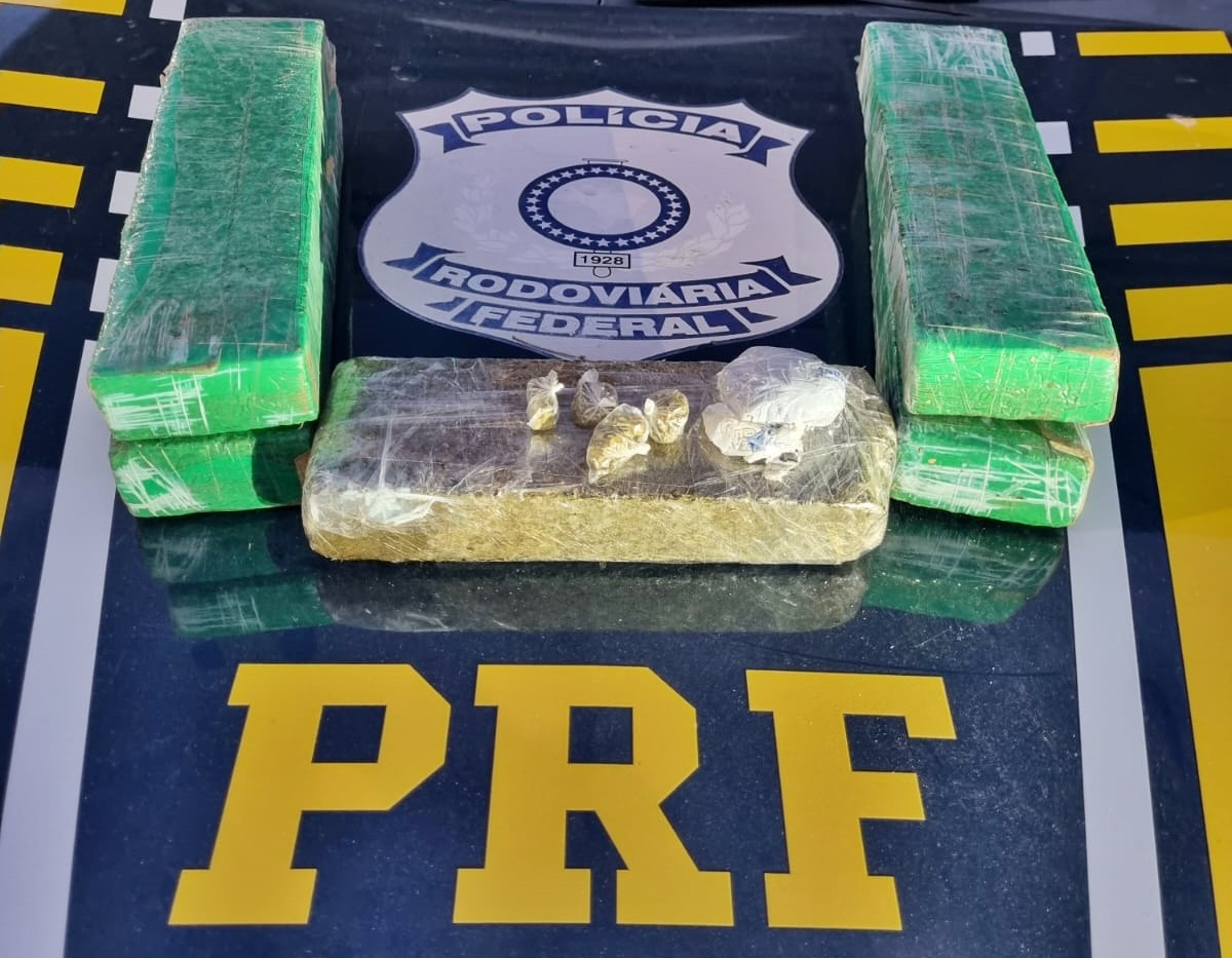 Drogas apreendidas em táxi pela PRF na Unidade Operacional de São Mamede, estão avaliadas em cerca de R$ 12 mil