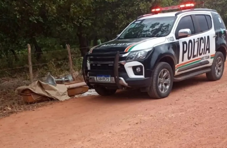 No Ceará, bandidos roubam carro de funerária e abandonam defunto na estrada