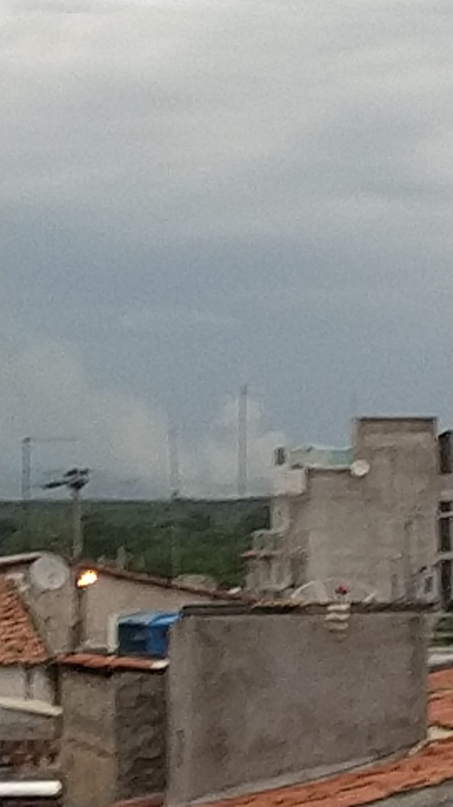 Incêndio é registrado no lixão de Patos na tarde desta sexta-feira (23) e Comandante do Corpo de Bombeiros comenta situação; Ouça