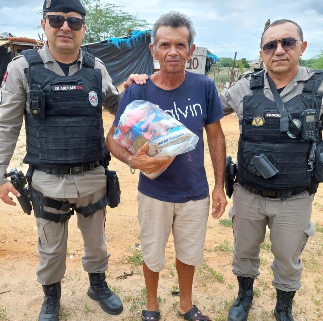 Operação PM Solidária: Polícia Militar distribui cerca de uma tonelada de alimentos para famílias carentes em Patos