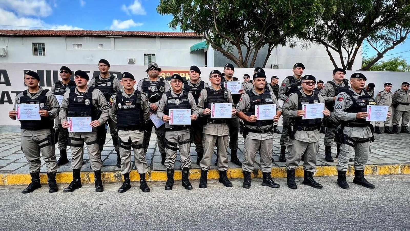 População de Teixeira parabeniza Capitão Carneiro, comandante da 4ª Companhia do 3º BPM, pelo excelente trabalho