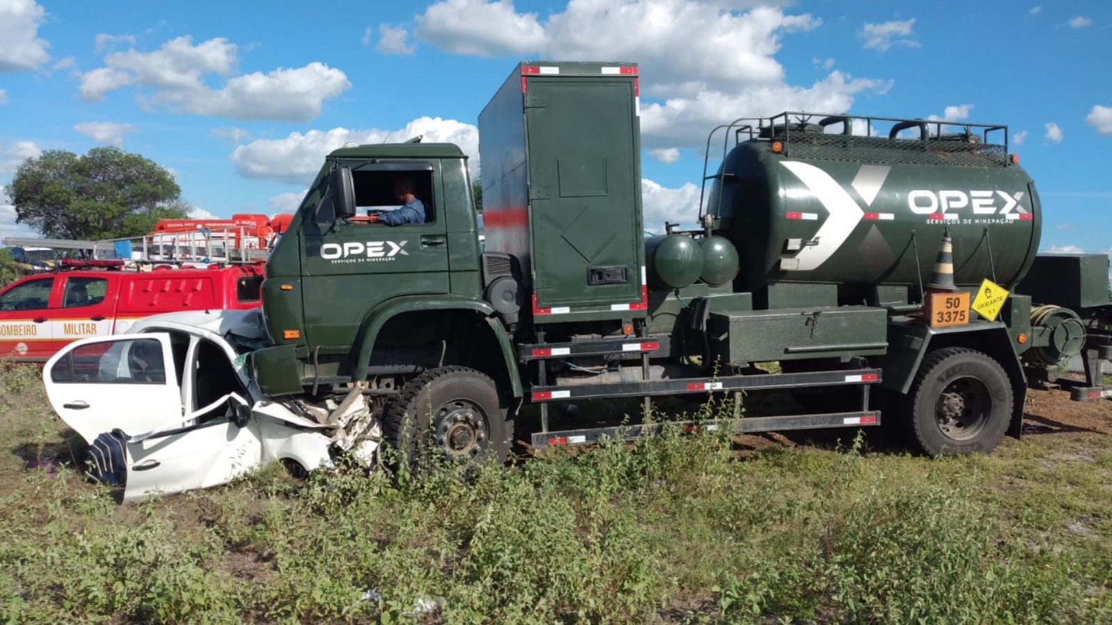 Comandante do Corpo de Bombeiros, Major Galvão, traz detalhes de grave acidente entre caminhão e carro que deixou duas pessoas mortas e duas gravemente feridas na BR-230, em São Mamede