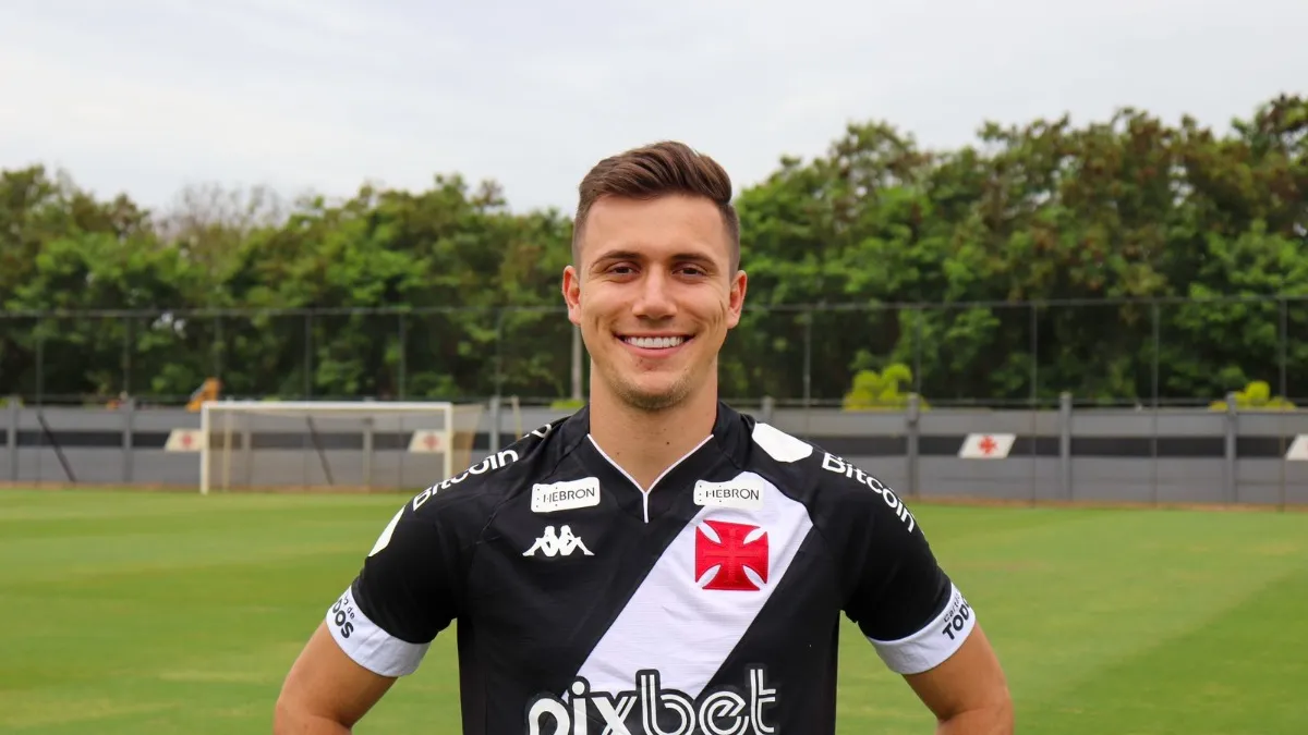 Vasco anuncia a contratação do lateral Lucas Piton