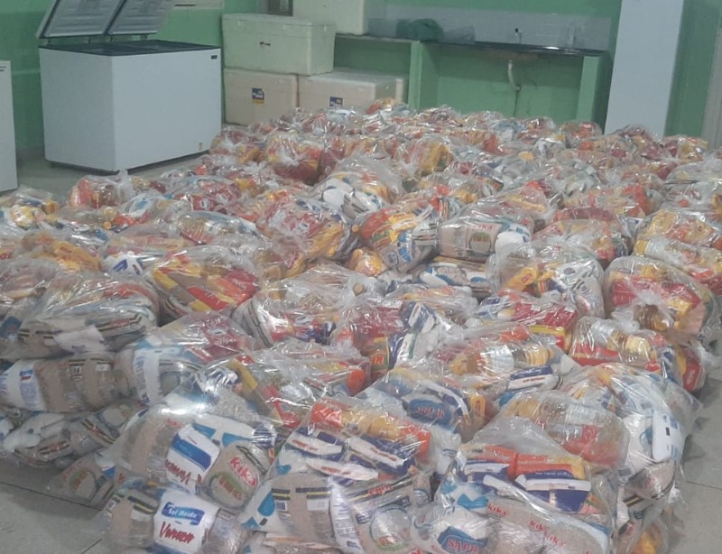 Famílias são contempladas com cestas básicas em São José do Bonfim