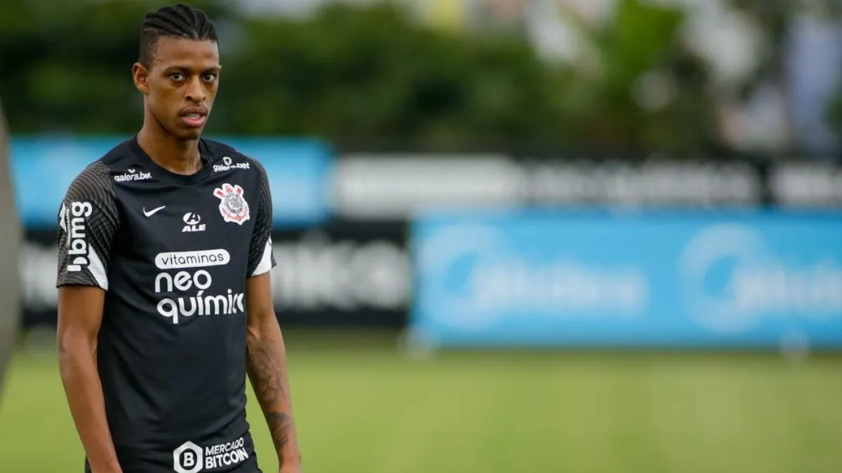 Vasco se aproxima de acordo pela contratação do zagueiro Robson Bambu