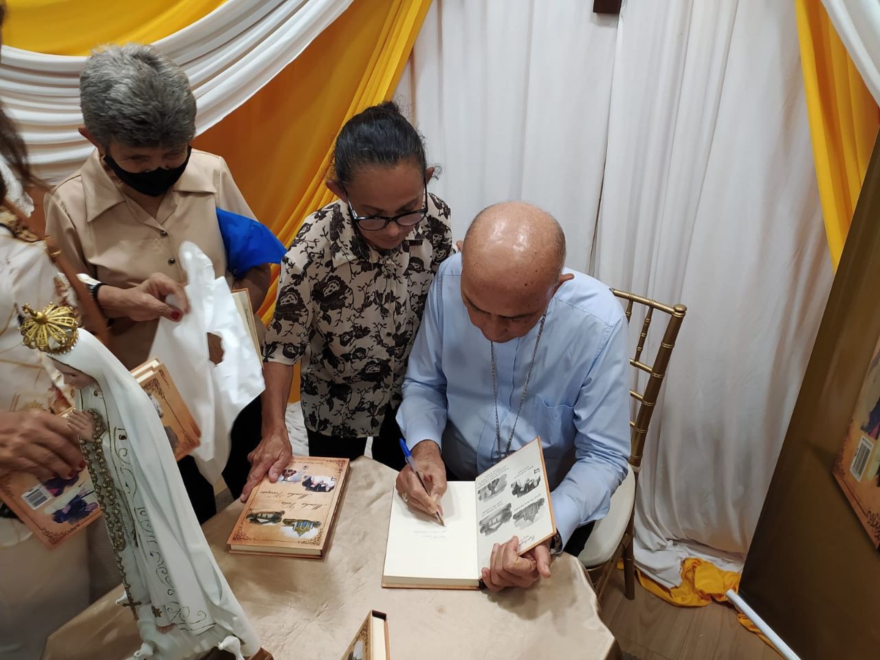 Dom Manoel fala sobre lançamento de seu livro autobiográfico em Patos