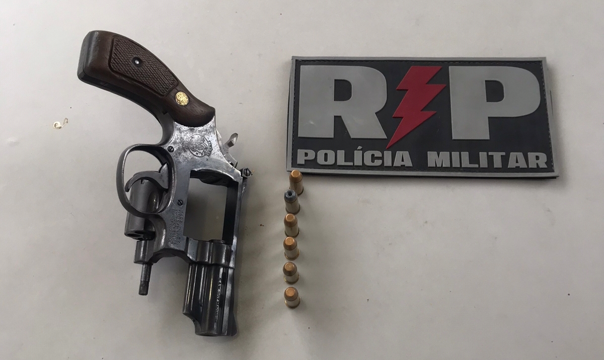 Polícia Militar prende indivíduo por porte ilegal de arma de fogo em Patos