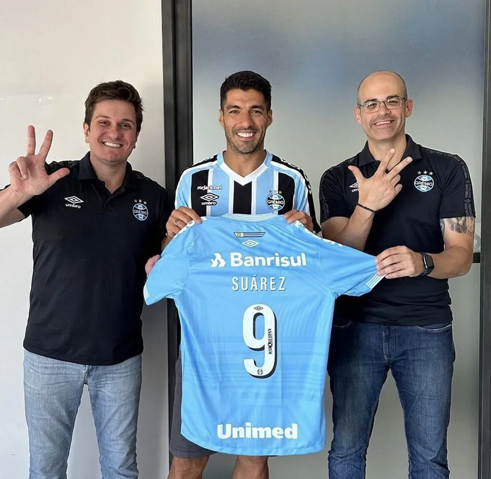 Luís Suárez se apresenta ao Grêmio na terça e pode estrear na Recopa Gaúcha: 