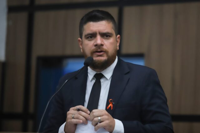 Vereador Jamerson Ferreira retorna ao mandato e garante que vai continuar sendo oposição e independente. Ouça