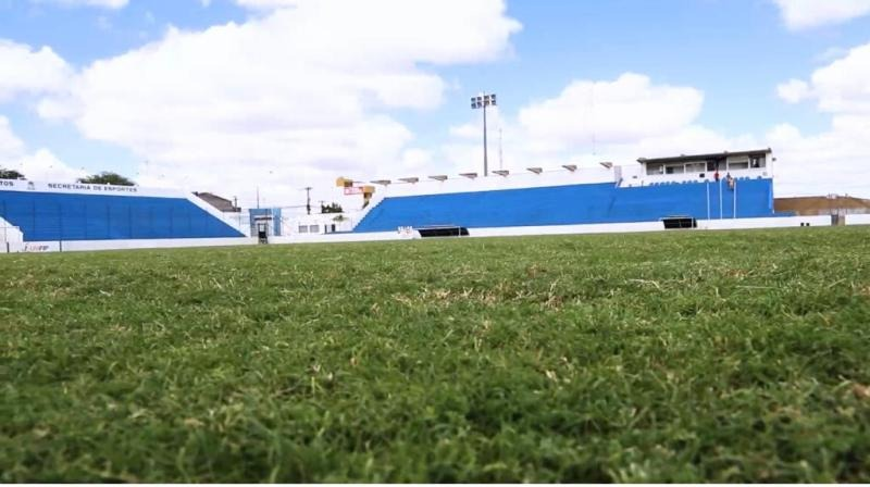 Secretário de Esportes de Patos, Zeca, comenta sobre liberação do Estádio José Cavalcanti e fala das melhorias realizadas no local. OUÇA