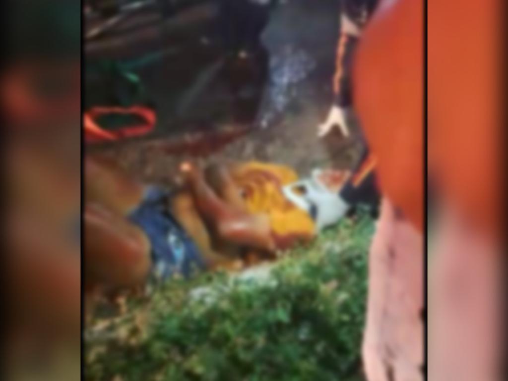 Mulher fica ferida em colisão entre moto e animal na noite desta terça-feira (03), no bairro Alto da Tubiba, em Patos