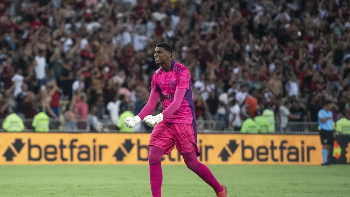 Vissel Kobe, do Japão, faz proposta por 50% do goleiro Hugo Souza, do Flamengo