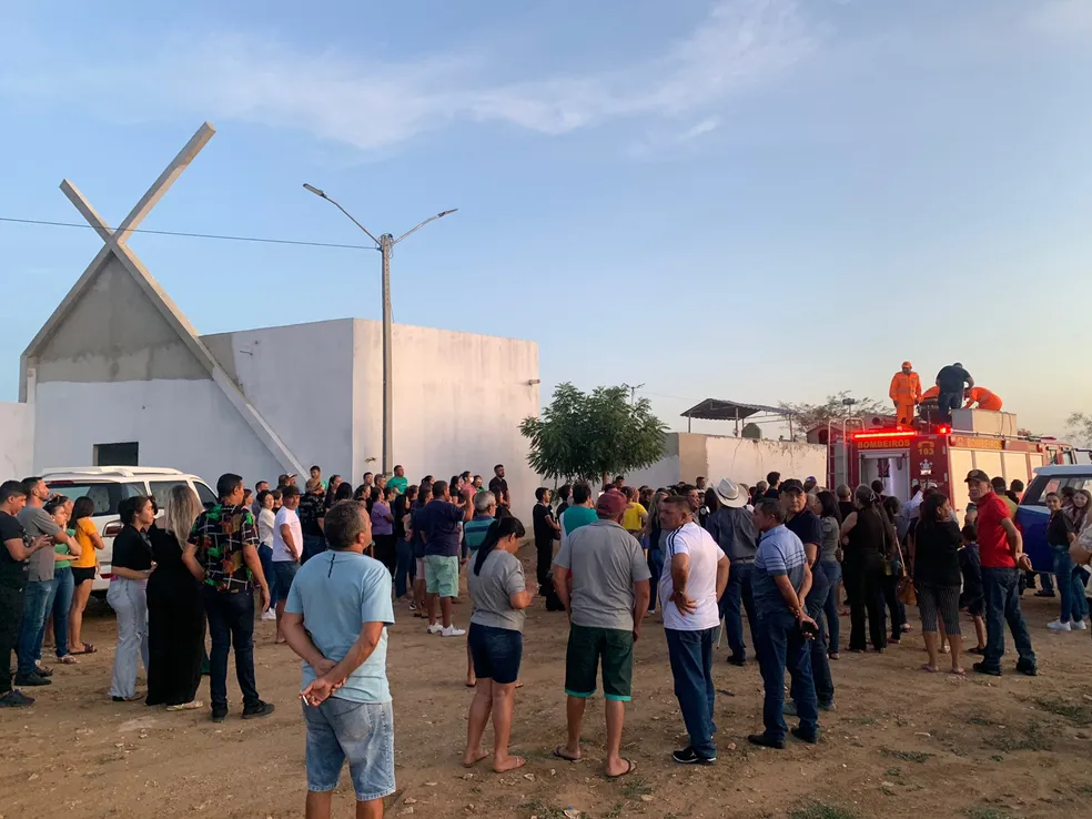 Corpo da cantora e compositora Rita de Cássia é sepultado em Alto Santo, no interior do Ceará