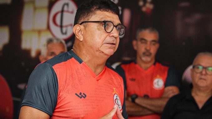 Flávio Araújo tem duas dúvidas para escalar o Campinense na estreia