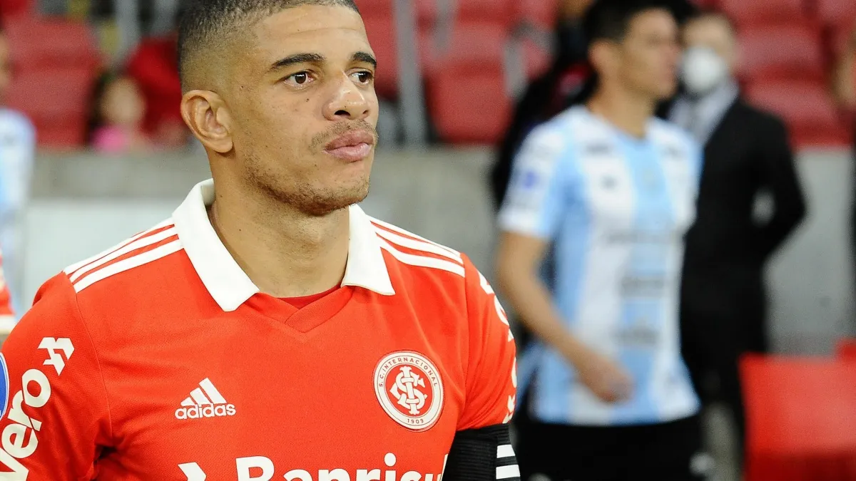 Taison rescinde contrato e não é mais jogador do Internacional