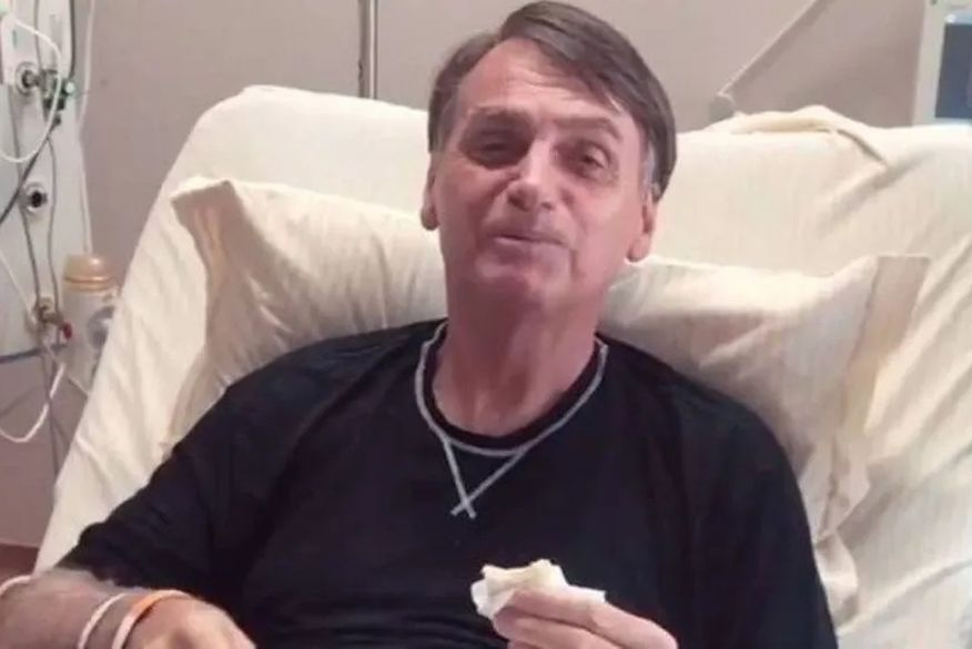 Com dores abdominais, Bolsonaro é internado em hospital nos Estados Unidos
