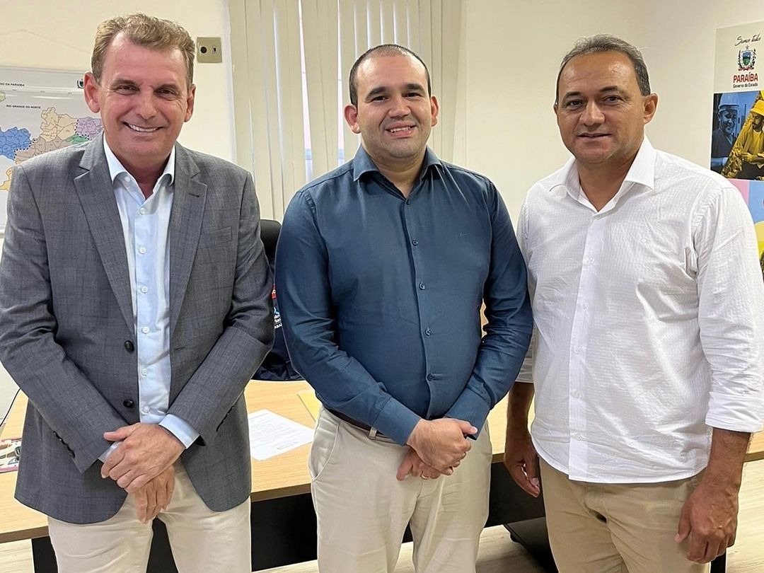 Prefeito de Salgadinho, Marcos Alves, participa de reunião com deputado Chico Mendes e secretário de Saúde Jhony Bezerra, para tratar de demandas para o município