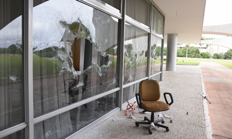 Prejuízos por depredação no Planalto podem passar de R$ 8,5 milhões, dizem peritos do Iphan