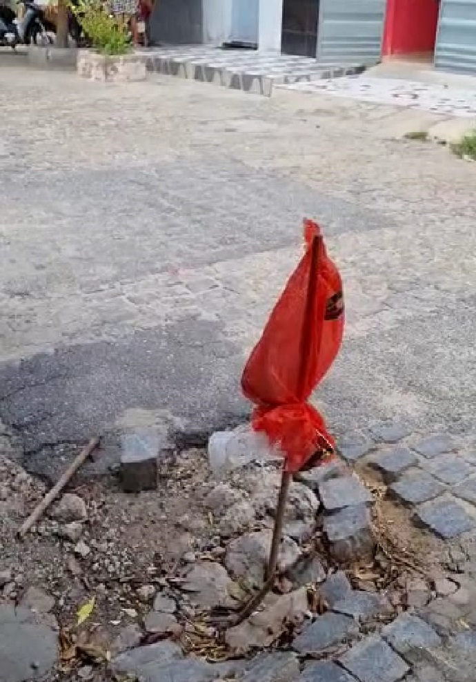 Moradores do Jatobá cobram conserto de buracos em calçamento