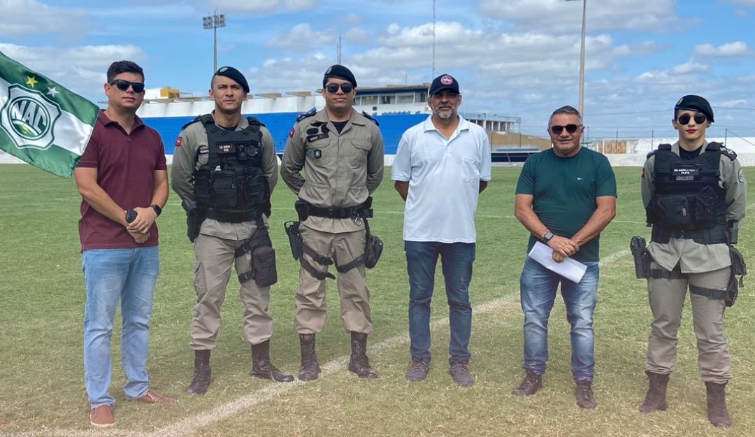 Polícia Militar realiza vistoria prévia no Estádio José CavaIcanti juntamente com representantes da Prefeitura e do Nacional de Patos