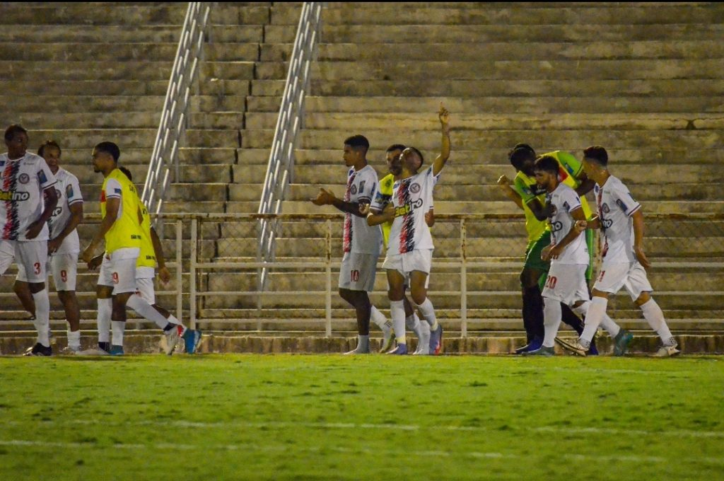 De virada, Campinense perde para o São Paulo Crystal em Campina Grande