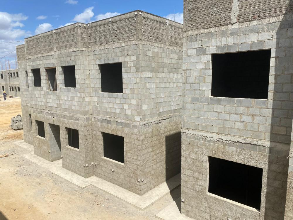 Secretária Mila Nóbrega diz que ainda não há ninguém beneficiado com apartamentos no conjunto São Judas Tadeu I e II, e explica sobre quem terá direito. OUÇA