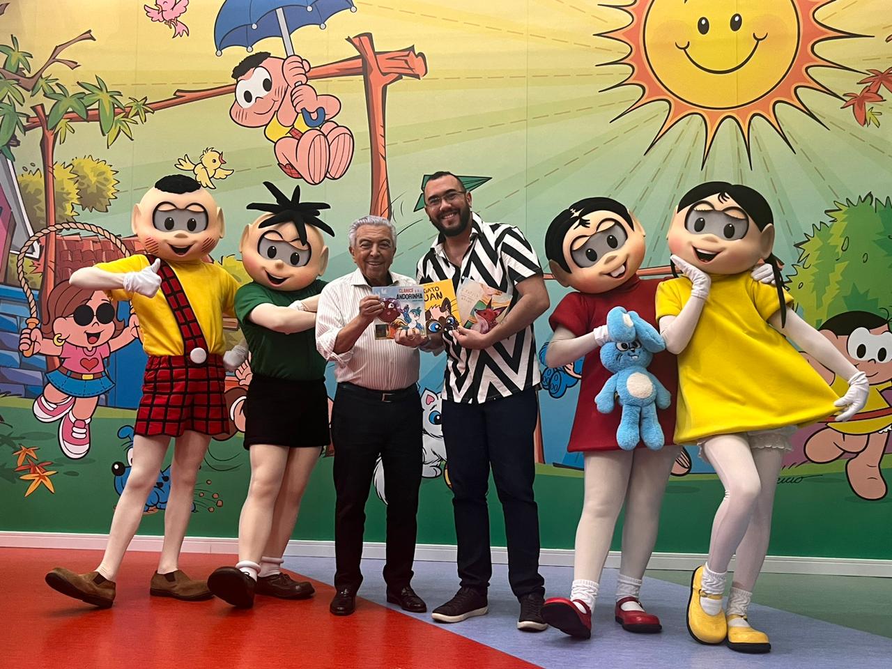 Artista patoense realiza sonho de conhecer o desenhista Mauricio de Sousa 