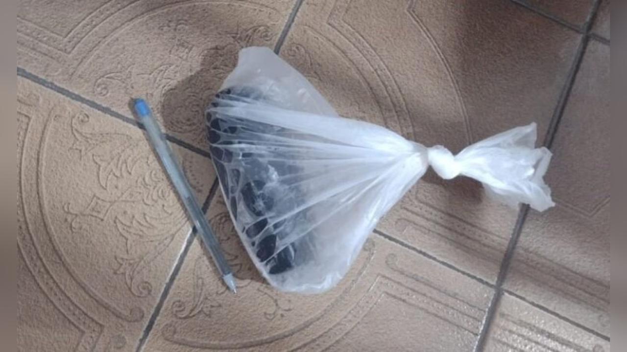 Jovem de 19 anos é detida após tentar entrar com droga introduzida no ânus, no Presídio Procurador Romero Nóbrega, em Patos