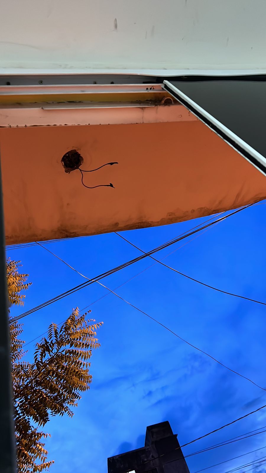 Clínica de Fisioterapia e Pilates localizada no Centro de Patos tem iluminação furtada durante o fim de semana