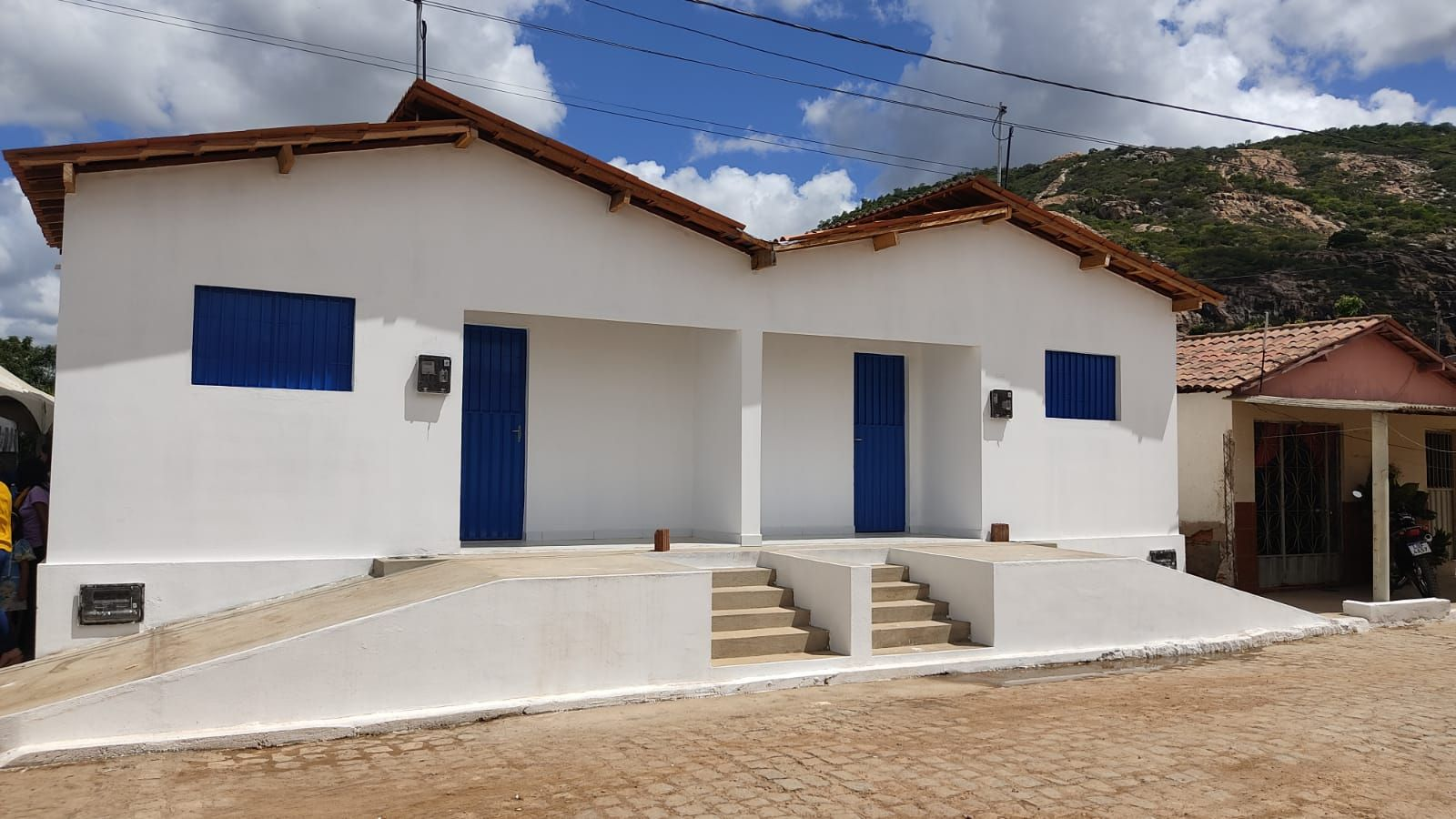 Emoção: prefeito de Catingueira entrega novas casas a moradores que sofriam com alagamentos; Veja vídeo