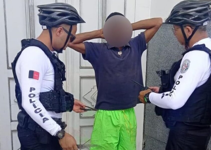 Polícia Militar prende homem portando arma branca no Centro de Patos