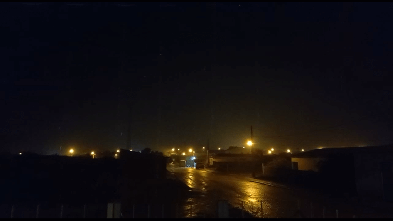 Noite de boas chuvas em Emas e diversas cidades do Sertão. VÍDEO