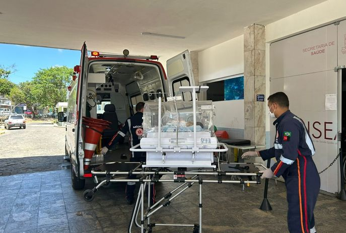 Bebês são transferidos da UTI após falta de energia em hospital de Campina Grande. VÍDEO