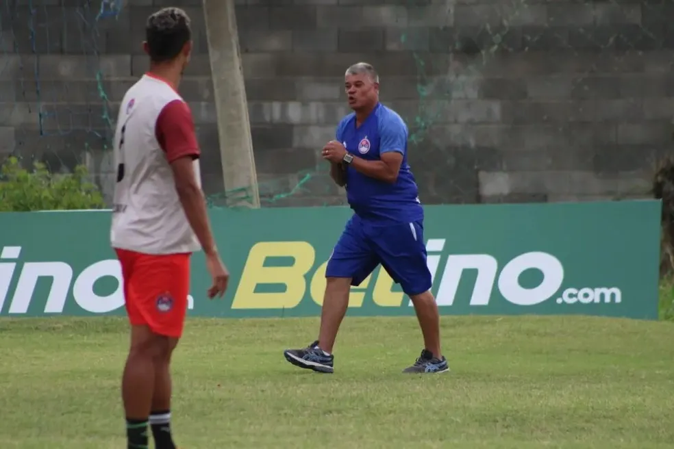 Queimadense anuncia a saída do técnico Cipriano Alexandre