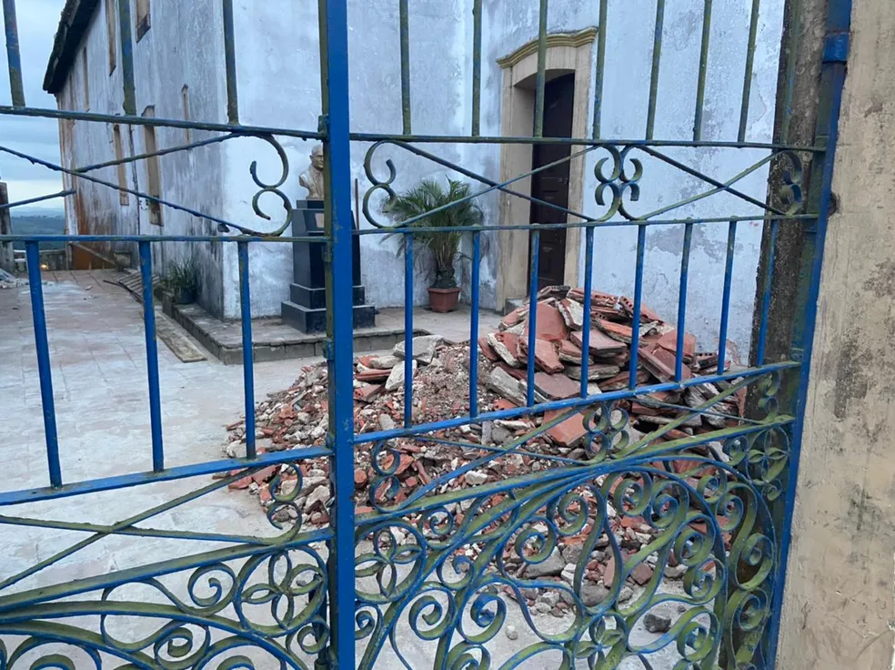 Iphan embarga obra que estava destruindo tijolos de 1818 de casarão tombado na Paraíba