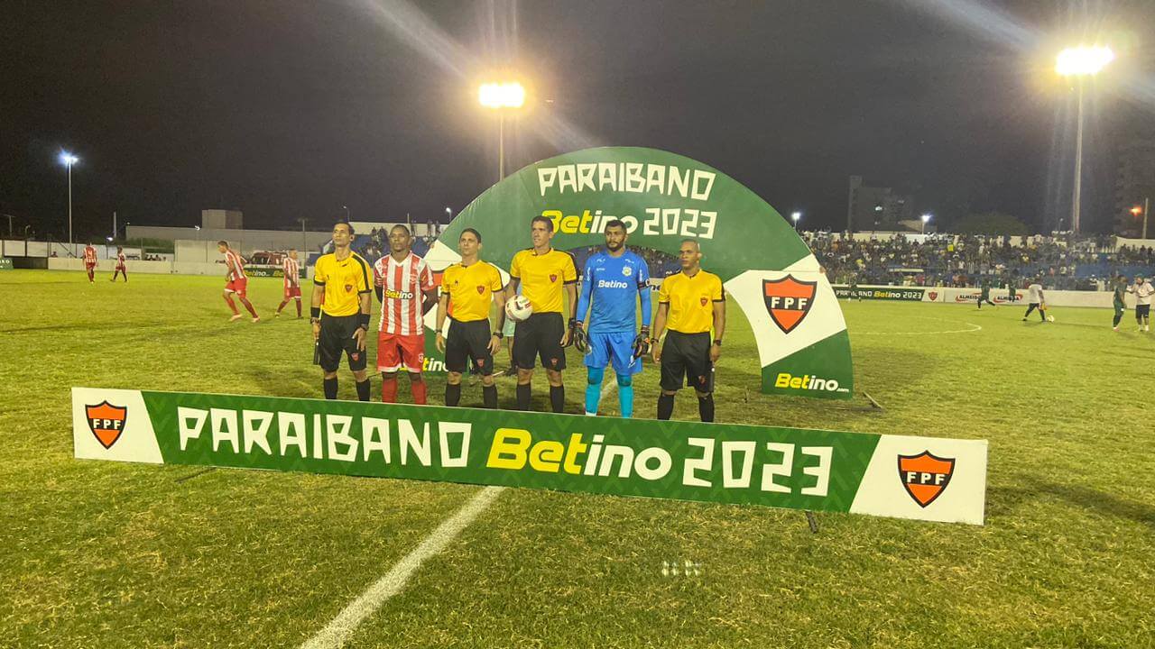 Debaixo de chuva, Nacional de Patos marca nos acréscimos e bate Auto Esporte por 2 a 1 na estreia do técnico Flávio Araújo