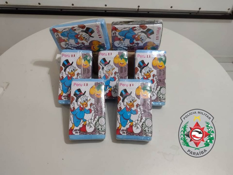 Homem é preso e menor apreendido, em Santa Gertrudes, com sete tabletes de pasta base de cocaína que estavam sendo transportadas em caminhão
