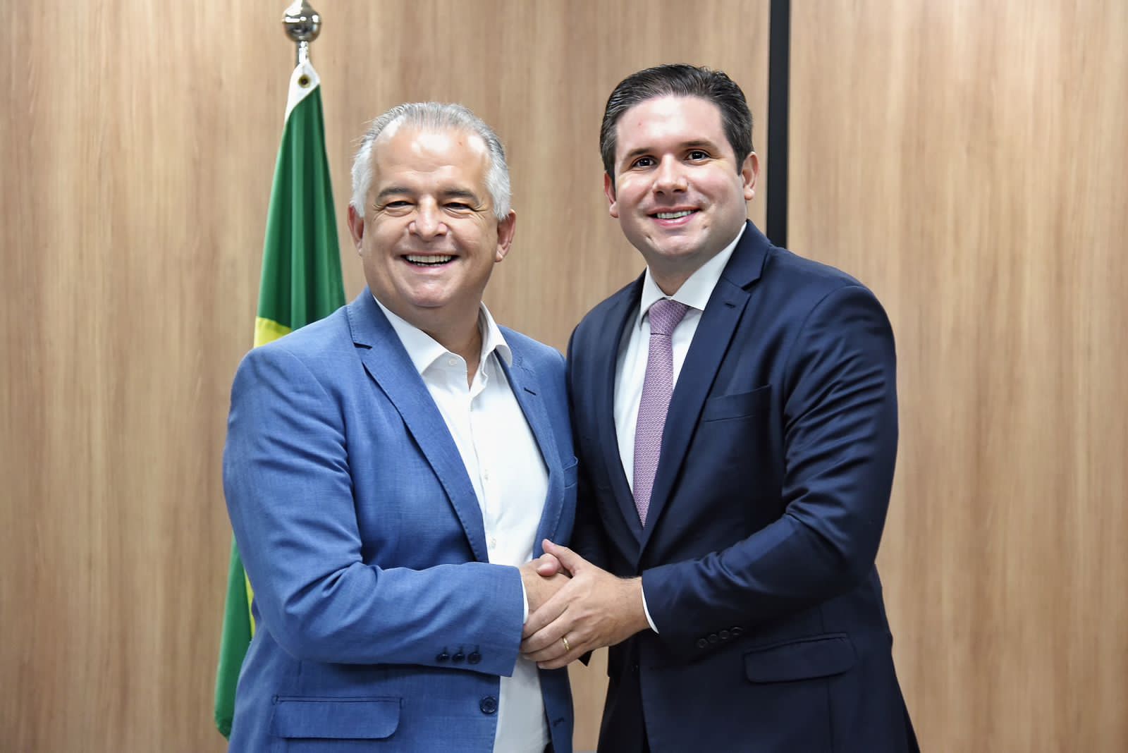 Deputado federal Hugo Motta se reúne com ministro Márcio França e cobra início das obras do Aeroporto de Patos. OUÇA