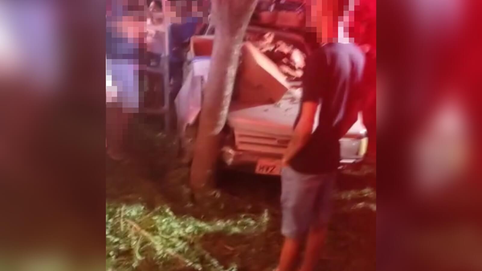 No Sertão: homem morre após passar mal, perder controle de carro e bater em árvore, em Santa Inês