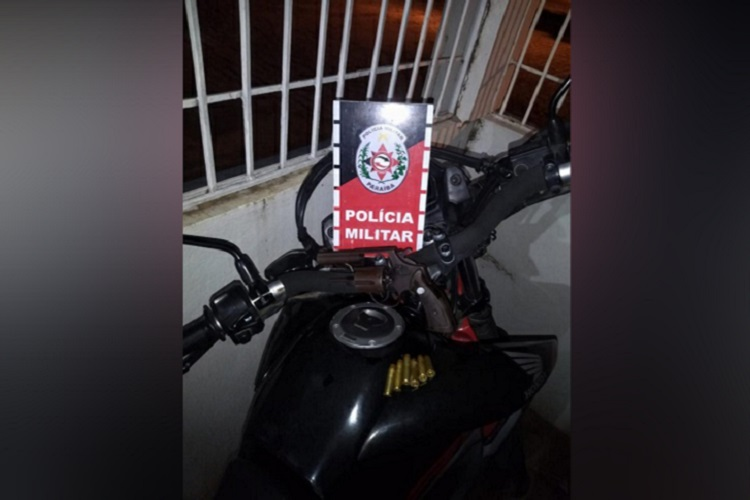Jovem de 23 anos, do Rio Grande do Norte, é preso em São Bento com moto roubada e portando um revólver calibre 38