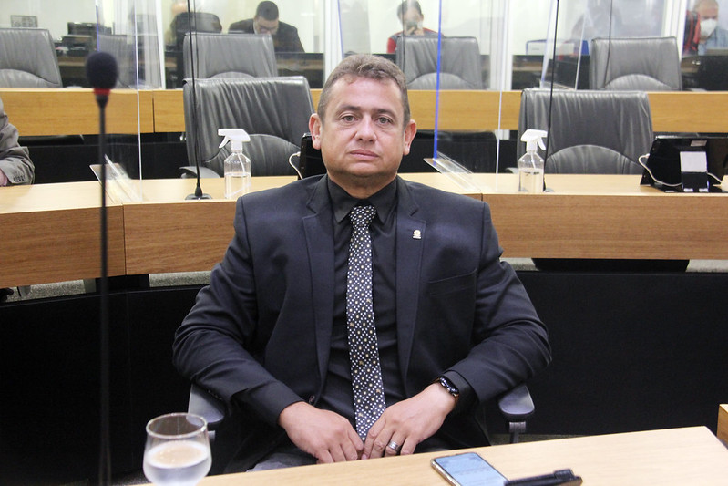 Moraes envia pedido à PGR para suspender posse de deputados suspeitos de envolvimento em atos em Brasília; paraibano Walber Virgulino aparece na lista