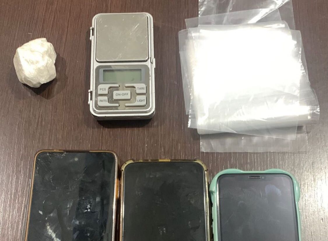 DHE prende três pessoas na tarde desta sexta (27), entre elas mulher suspeita de enviar drogas que seguiam de Patos para Sumé-PB na semana passada