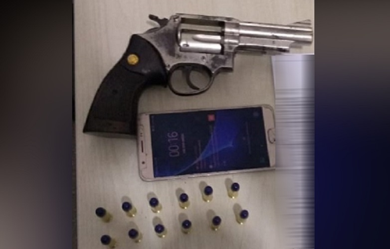 Mediante graves ameaças, dupla armada assalta pai e filho e roubam moto, no Sertão; PM age rápido, prende um dos suspeitos, apreende arma e recupera veículo