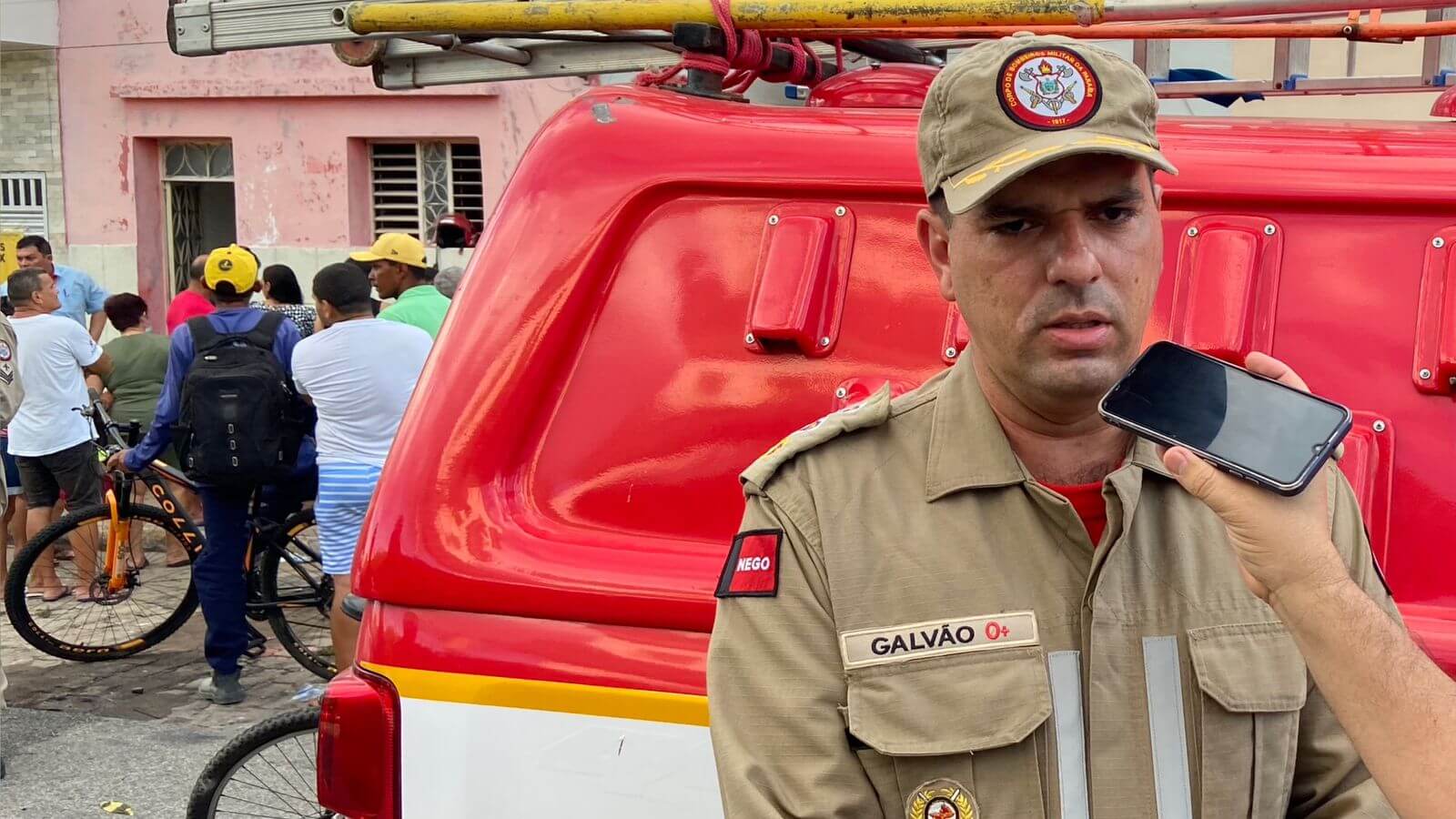 Major Galvão dá detalhes de incêndio em residência que vitimou idosa na tarde desta segunda-feira (30), em Patos. VÍDEO