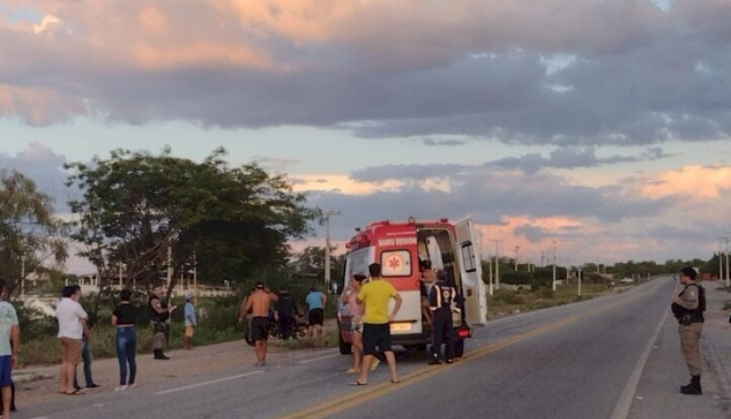 Colisão entre motos deixa duas pessoas feridas, entre elas uma grávida, na BR-361, em Piancó