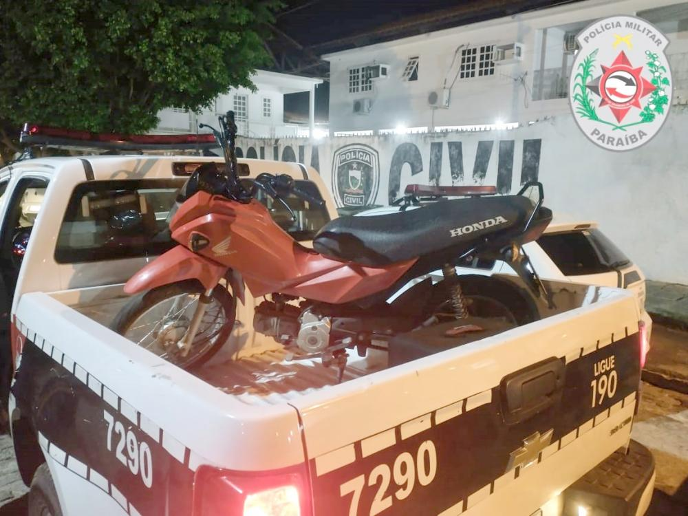 Polícia Militar recupera motocicleta na noite desta segunda-feira (30), em Patos